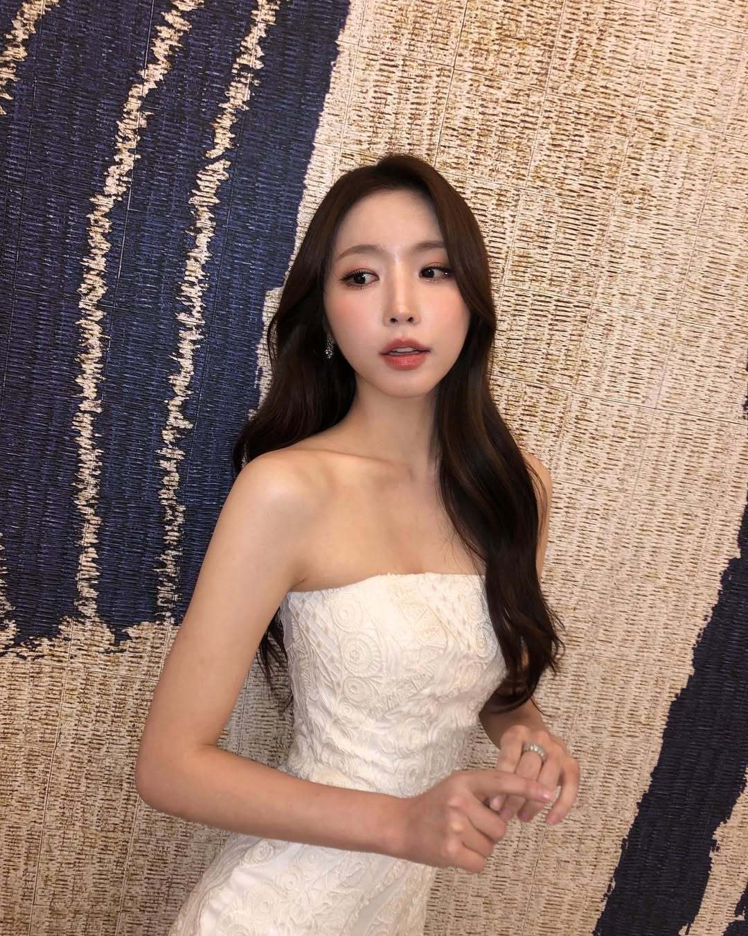 换乘恋爱2  241201 海恩 ins更新“第一次颁奖♥️ 很高兴能祝贺大家?