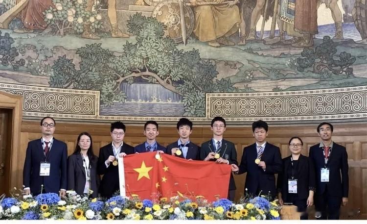 南开清华联合指导中国队勇夺第十届欧洲物理奥林匹克竞赛五金

本届赛事共吸引了来自