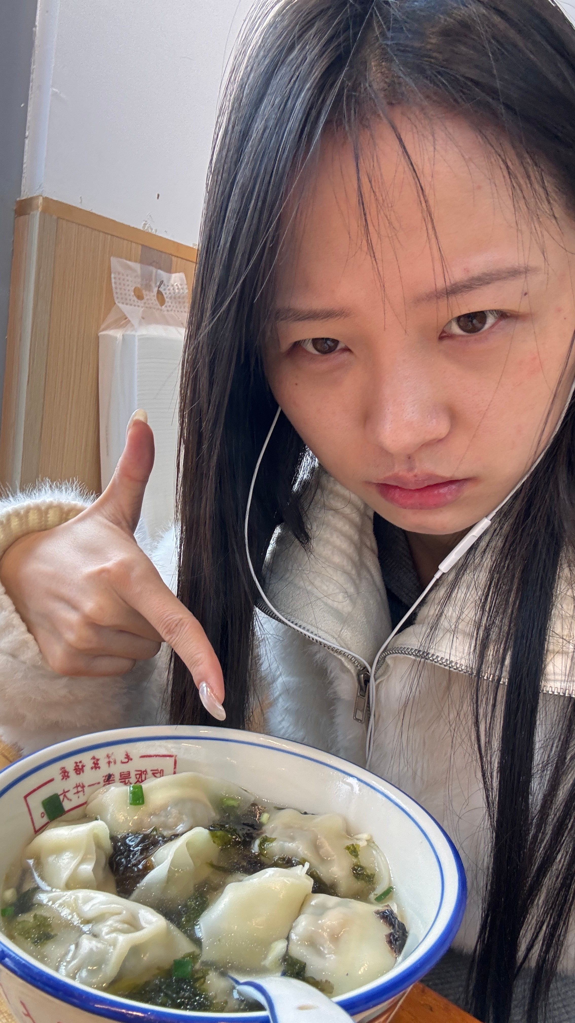 宝宝心里苦一不小心点了大馄饨我的嘴角裂了塞不进去