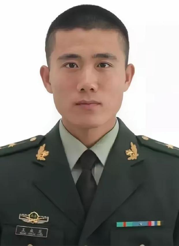 “国家白白培养了他 5 年。”2018 年，武警济南支队刚刚入职一个多月的大学生