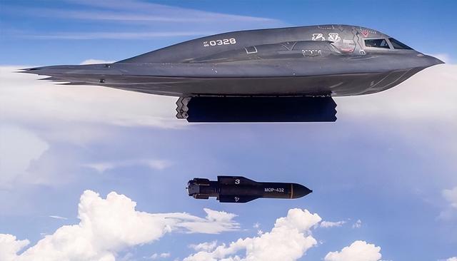 特朗普彻底偷鸡不成蚀把米！本想以猛烈空袭压制伊朗，万万没想到，足足15枚完好无损