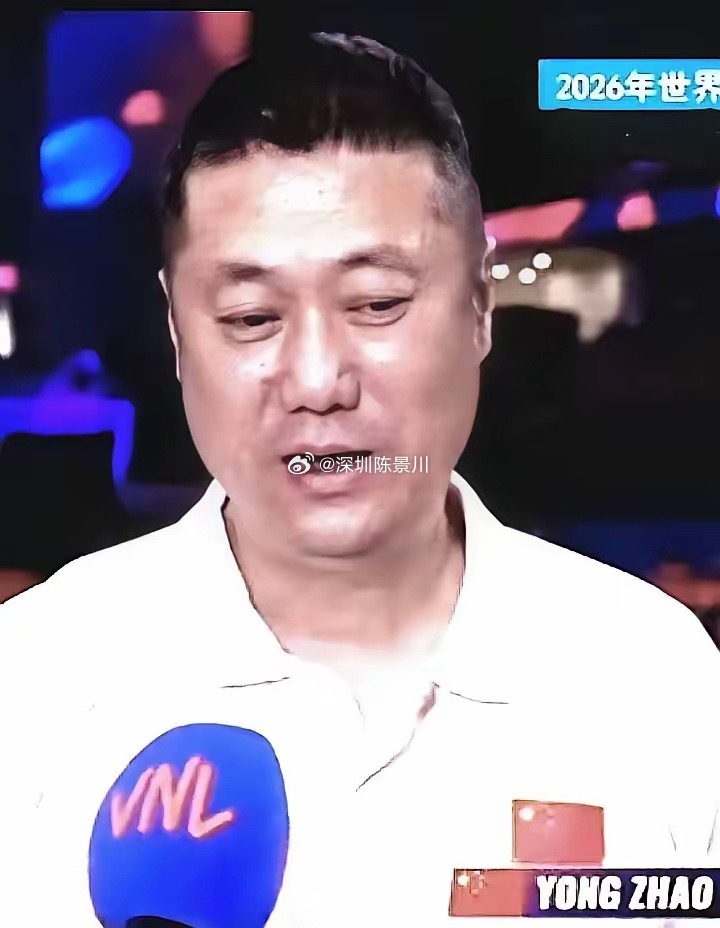 在今晚进行的世女排总决赛1/2决赛中，中国队以0:3被土耳其队横扫，无缘决赛。赛