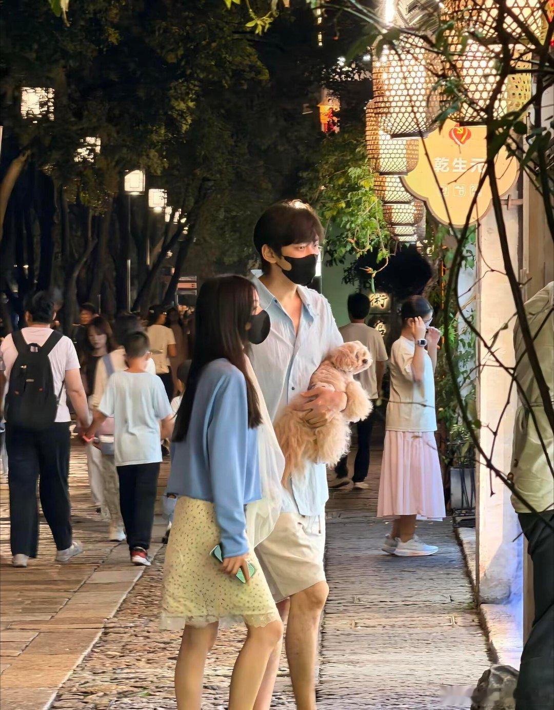 像是从小说里走出来的男女主角一样 男帅女美 就这样一直牵手走下去吧！柳周cp｜柳