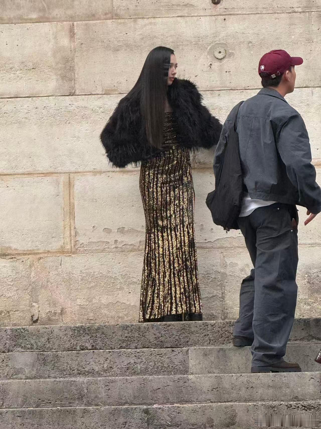 郭碧婷美回南湘郭碧婷一张脸适配古今中外巴黎时装周路透太惊艳！标志性黑长直回归，恍