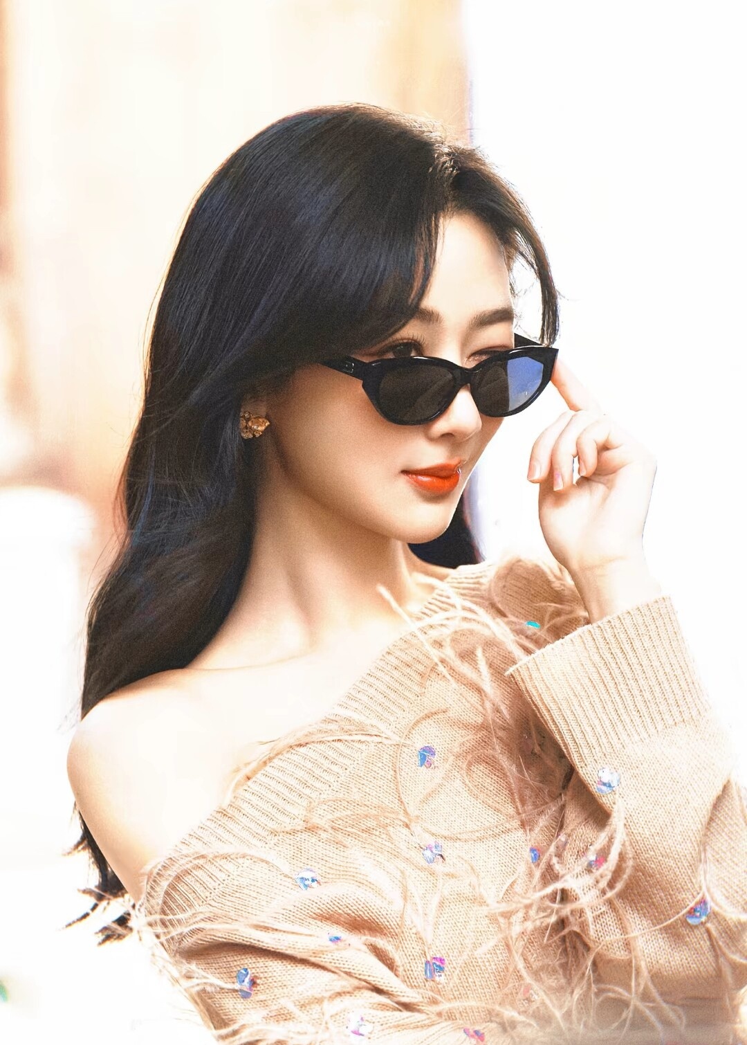 #杨紫[超话]#[太阳]#杨紫#  |#杨紫八月刊预告# 🍃 🕊 （15字以