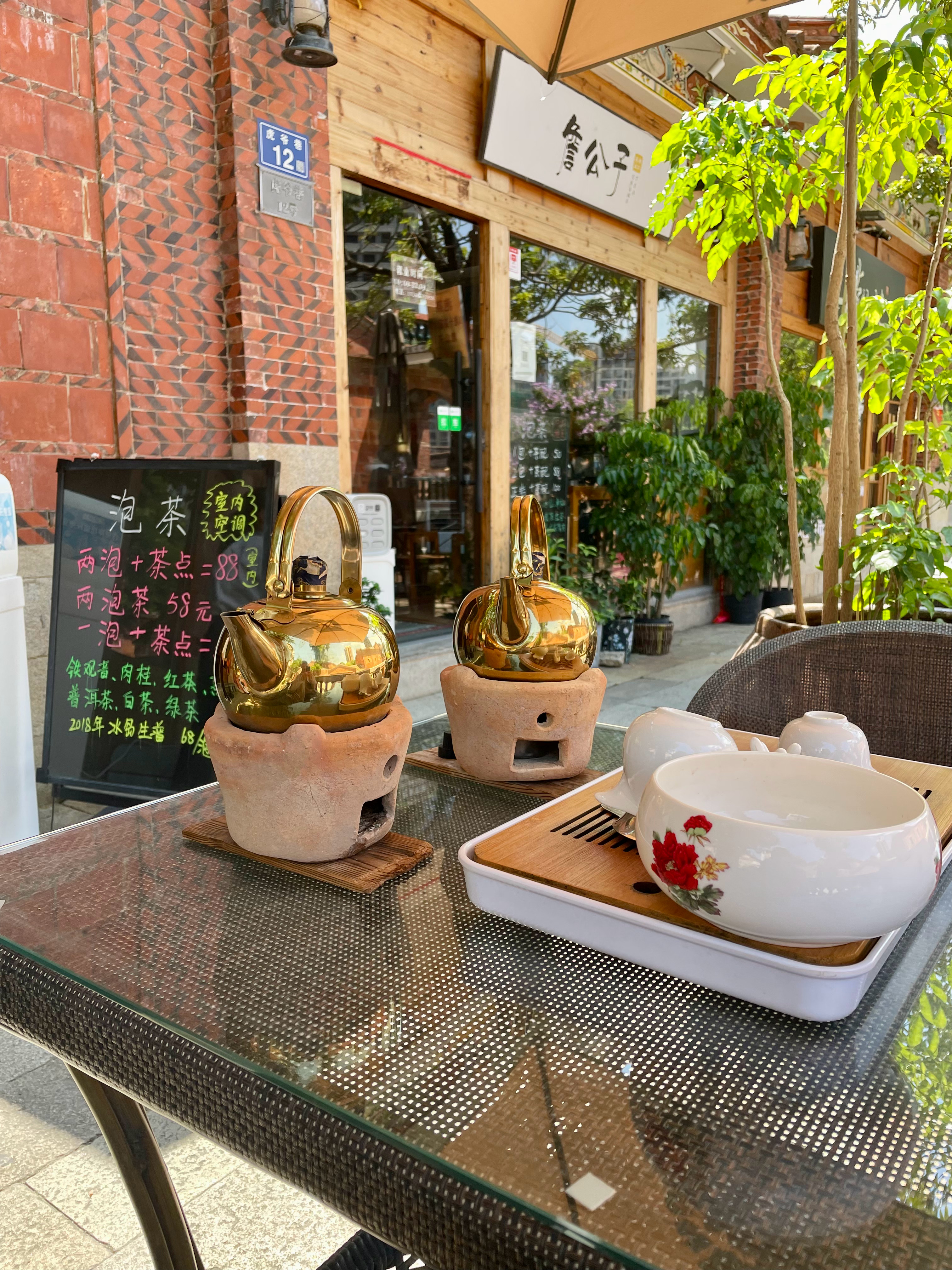 喝酒晕乎乎的，再说个八卦本地人的婚外情。已婚女方在4S店上班，劈腿仓管。仓管的老