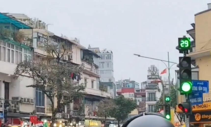 越南这个国家吧，对中国是又爱又恨又怕，总之就是很拧巴。

不过，就我个人的感触来