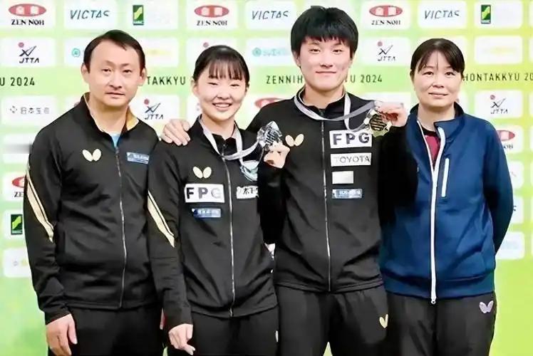 说出来你或许不信，
张本宇为啥很少给张本智和做场外，
却几乎场场陪伴女儿，背后原