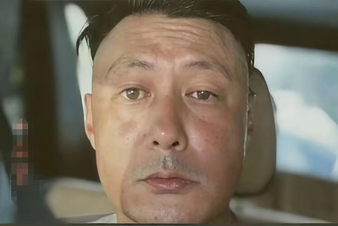 我天这还是那个帅气十足的余文乐吗？怎么成这副画面了。妥妥的油腻大叔。

十年前我