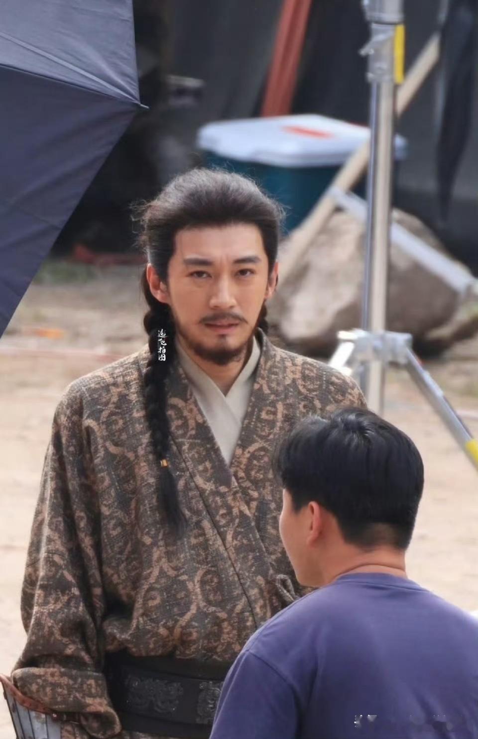 杨幂、刘学义《江山大同》路透造型被吐槽，其实两人帽子都有北魏文物原型，并非乱做。