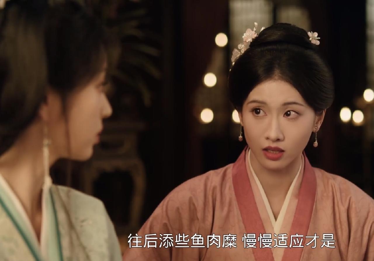 果然，长得漂亮就注定平凡不了。
你看《嫁金钗》里面这丫鬟，长得神似黎姿，一出场就