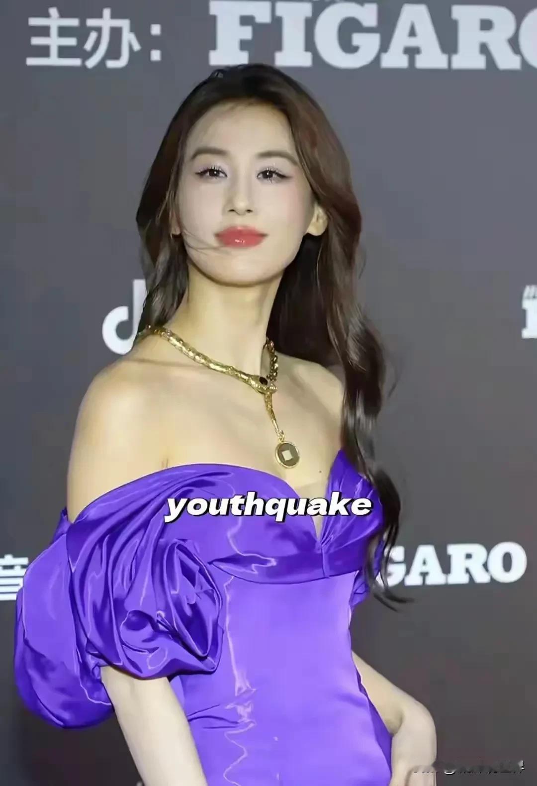 离婚后的黄圣依，仿佛脱胎换骨一般，自信又飞扬[爱慕]

离开了不对的人，不再精神