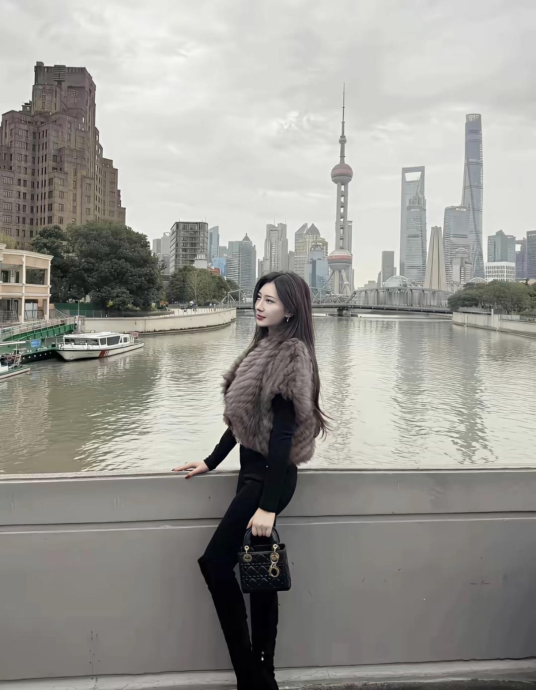 上海外滩，时尚都市，黑白穿搭，优雅气质