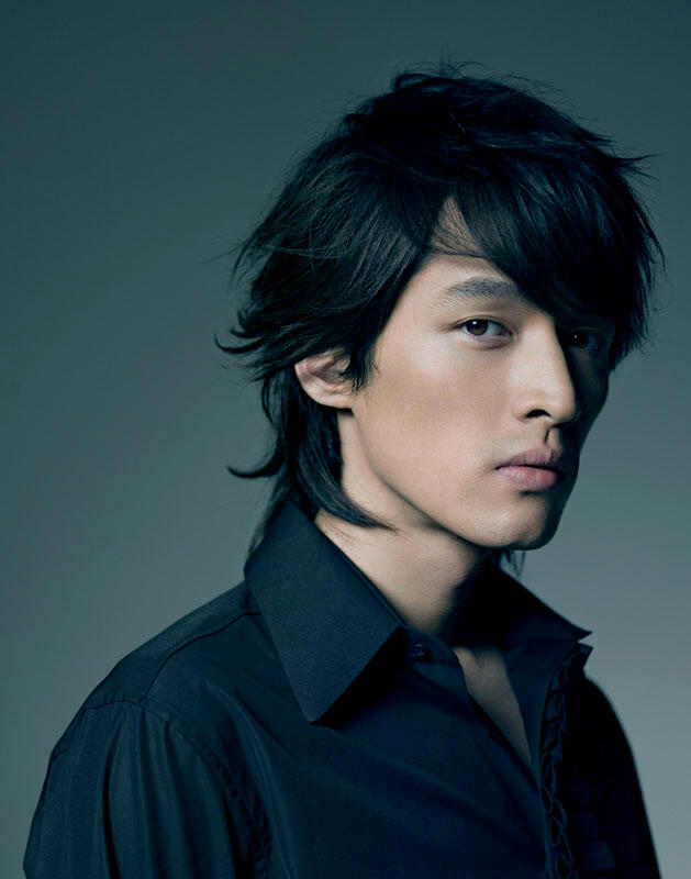 摄影师liqi发了20年前拍的胡歌 