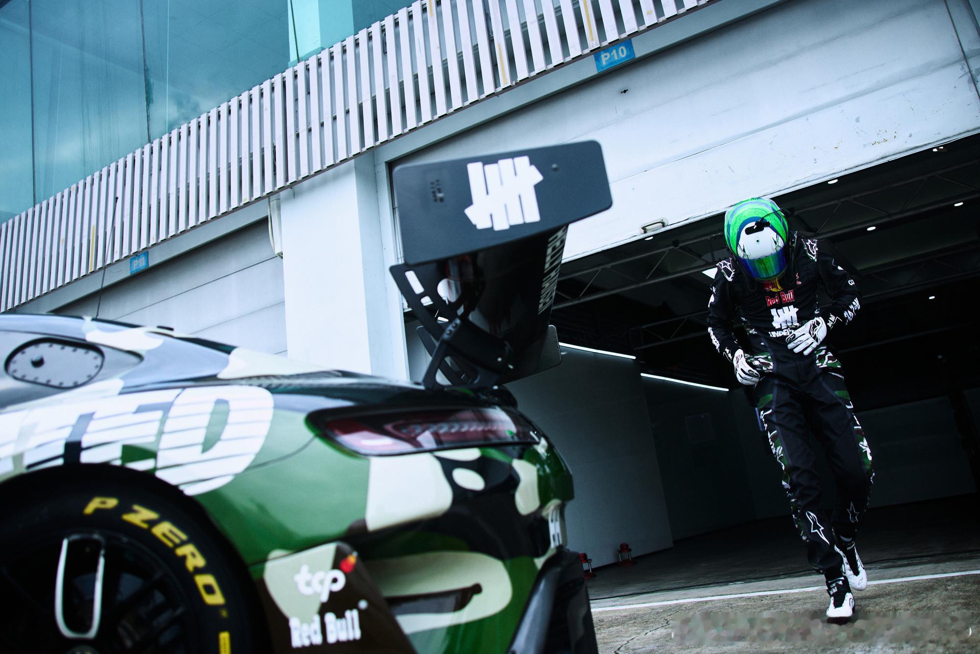 王一博代言天丝集团红牛品牌 ‖85racing 才消失两天又开始想念了！