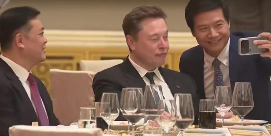 雷军见马斯克为什么用“拜访”一词？