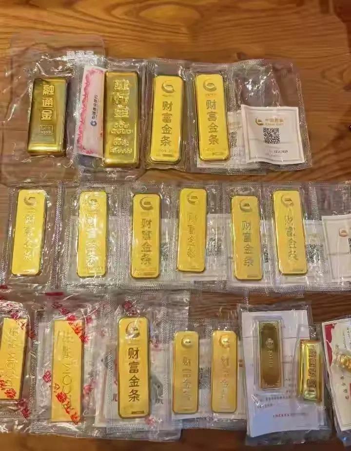 黄金最近跌的六亲不认!什么消息面，技术面，统统失灵。感觉买一层让人套一层，每天开