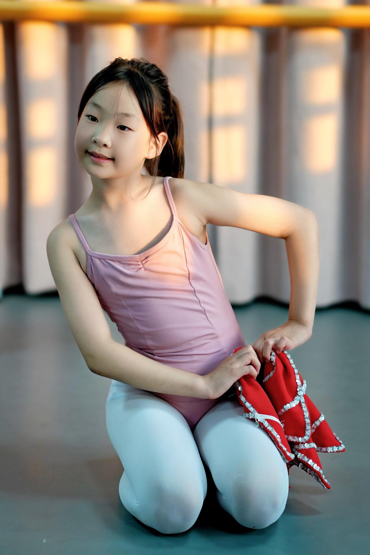 学舞蹈的孩子最美丽 俏皮可爱 气质女孩 舞蹈课堂随拍