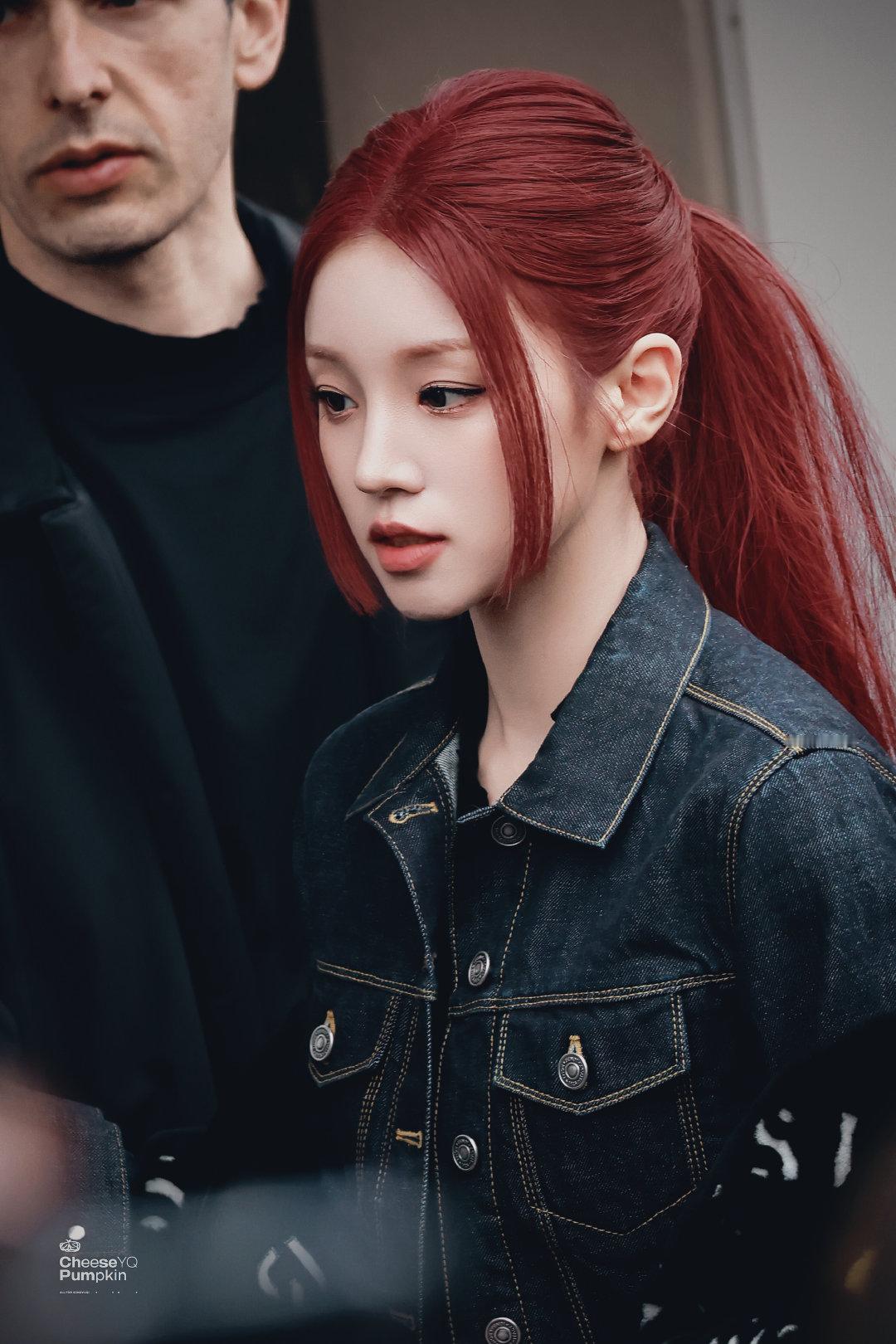 FENDI大秀明星阵容 唐嫣宋雨琦米兰看秀造型曝光！唐嫣尽显优雅底蕴，宋雨琦大胆