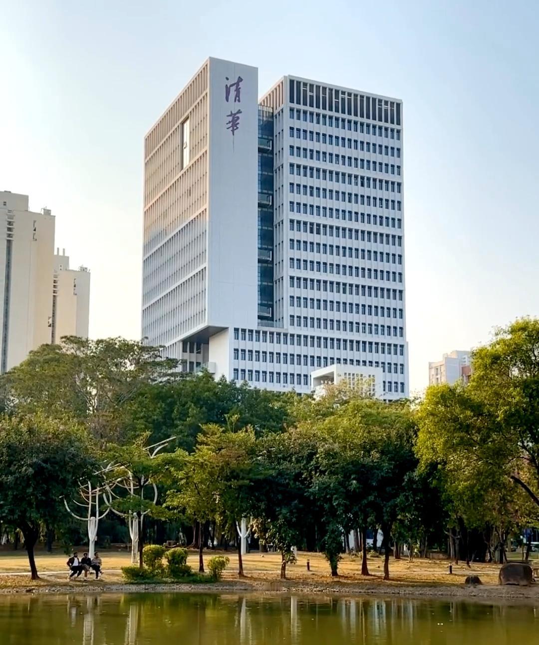 强烈建议清北整体搬到深圳

深圳的氛围特别适合年轻人，大学城环境非常好，清华北大