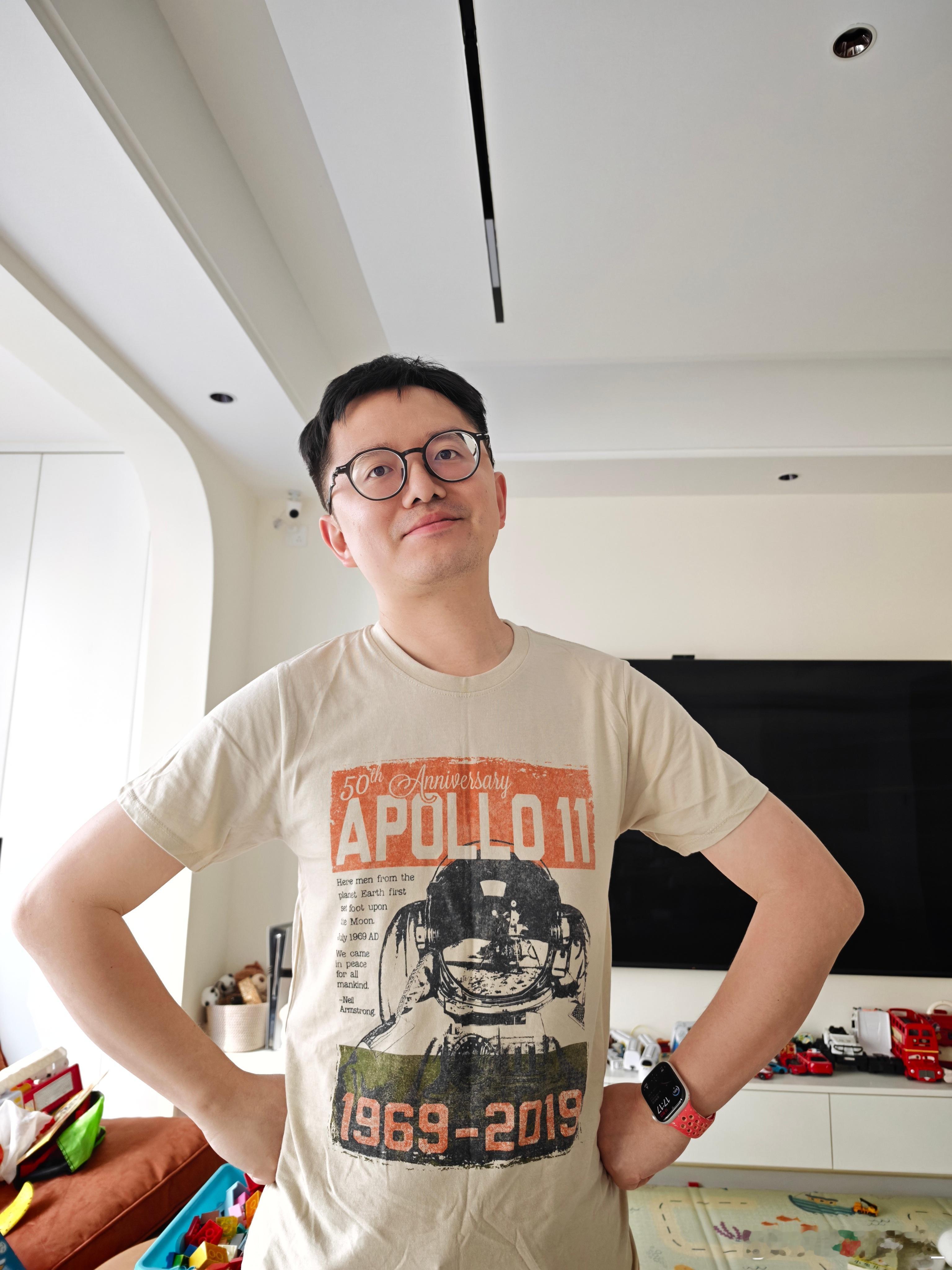 之前在美国的时候，去NASA买了一件T恤买小了，最近减肥，竟然能穿了