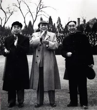 1953年8月27日晚上，同薄一波谈话。薄一波谈他犯错误后要求到地方工作的想法。