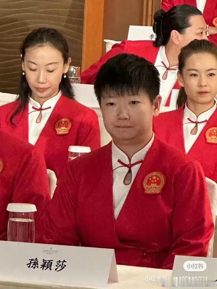 孙颖莎 孙银沙东京版：我是奶龙孙银沙巴黎版：我才是奶龙今夜银光闪闪 我的银牌满满