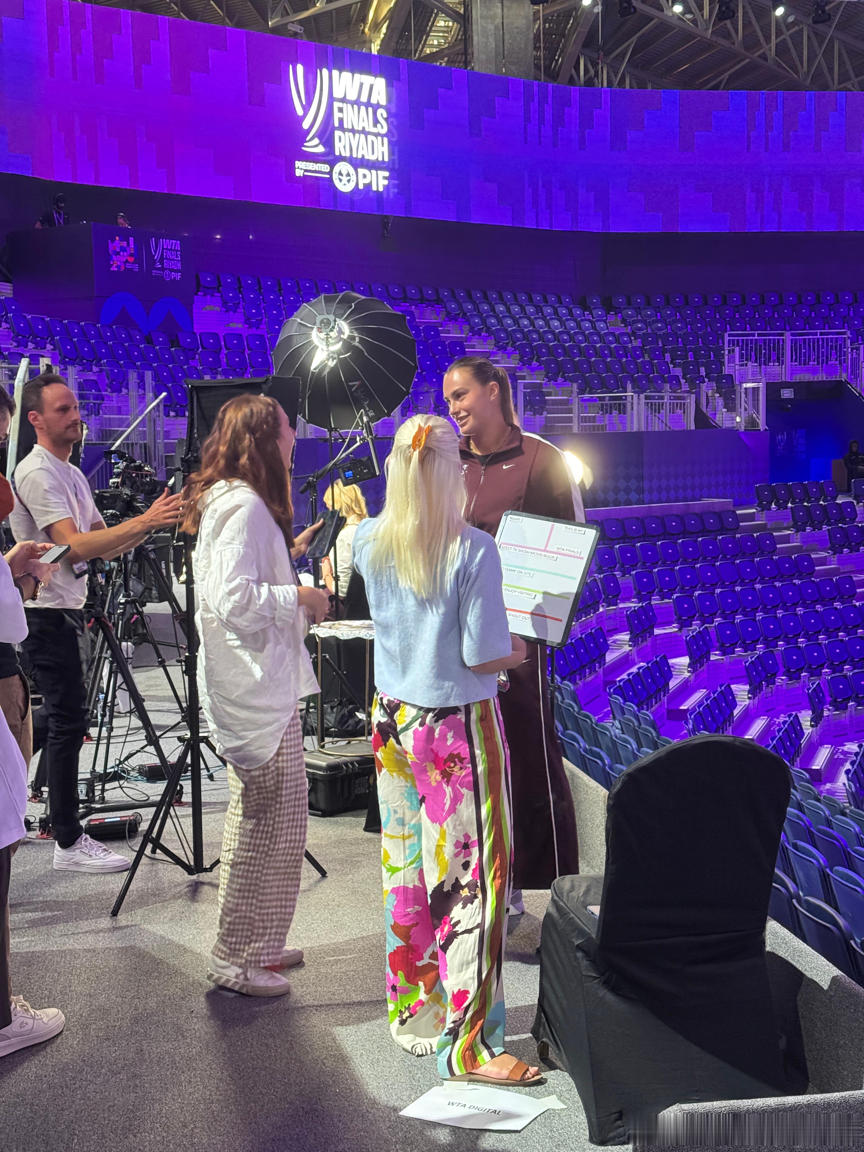 萨巴伦卡[点赞]WTA年终总决赛媒体日进行中ing……Aryna能量感很高，瓦西