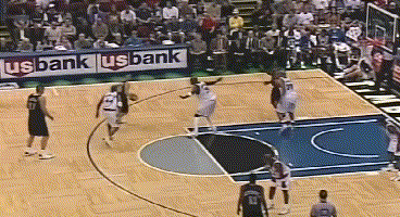 在00年代打球，内线中锋力量是关键。CBA第一中锋巴特尔力量在NBA都是顶级水平