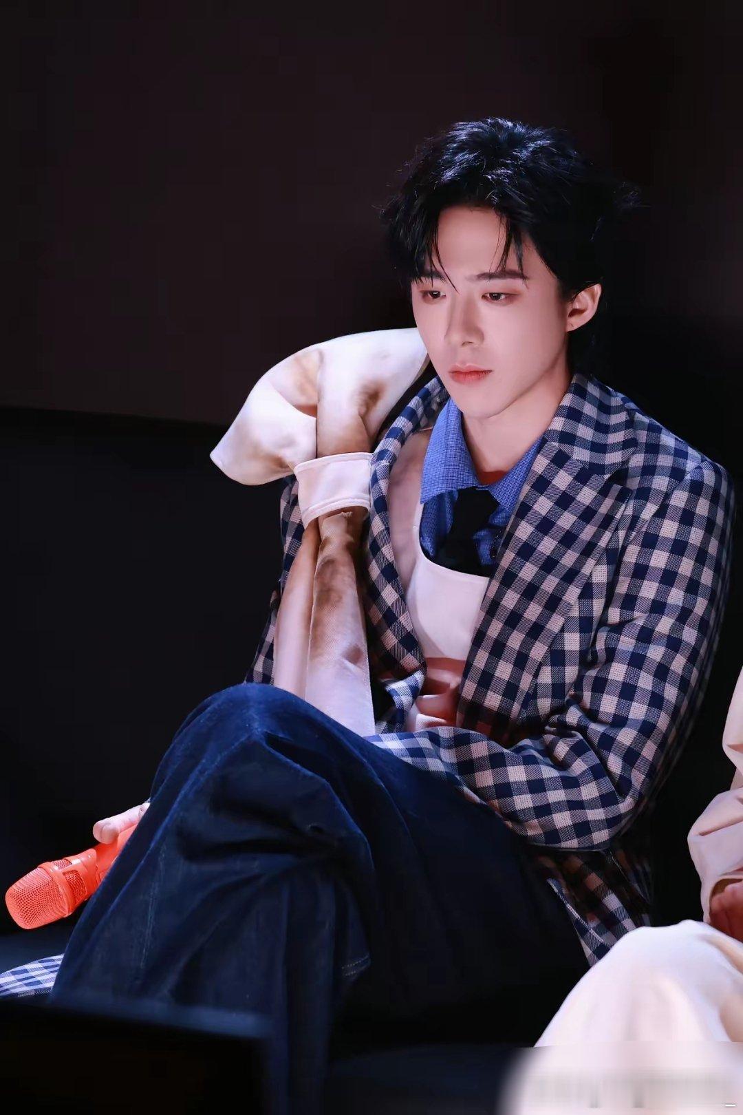 《音乐缘计划2》第二期的舞台上，刘宇宁带来的《青春呐》直接唱到了人心底最软的地方