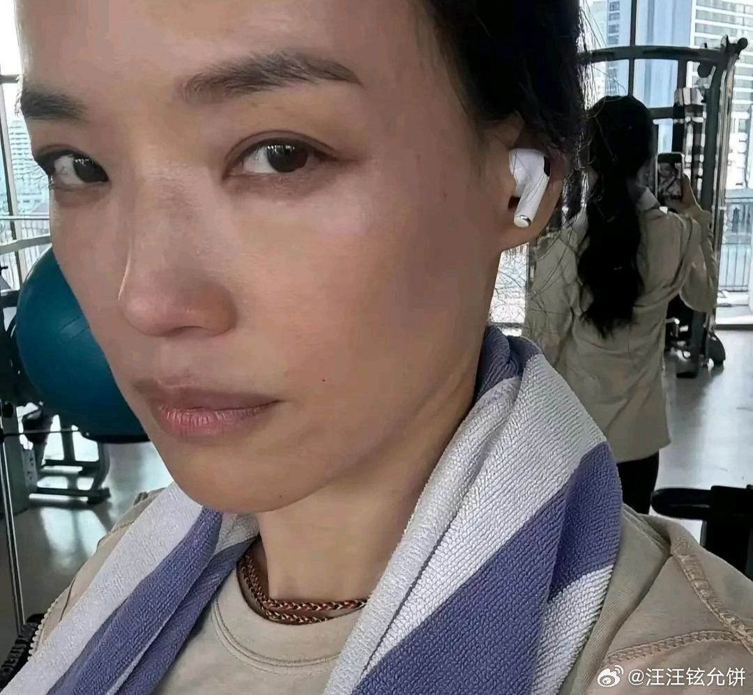 我真的太佩服舒淇了，居然敢分享自己素颜的样子。 