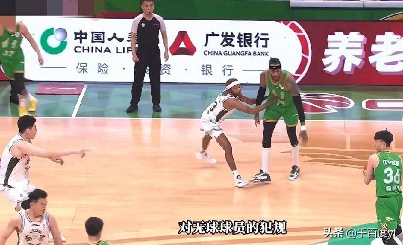 裁判：不服不行！
3月23日晚在辽宁本钢男篮与南京天之蓝男篮比赛中，出现了奇葩的