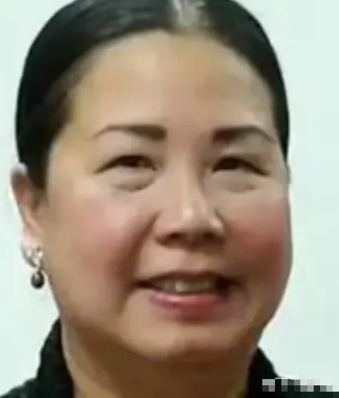 你敢信吗？一个在美国安插在中国潜伏了多年的间谍头子，居然是个天天笑眯眯、热心肠到