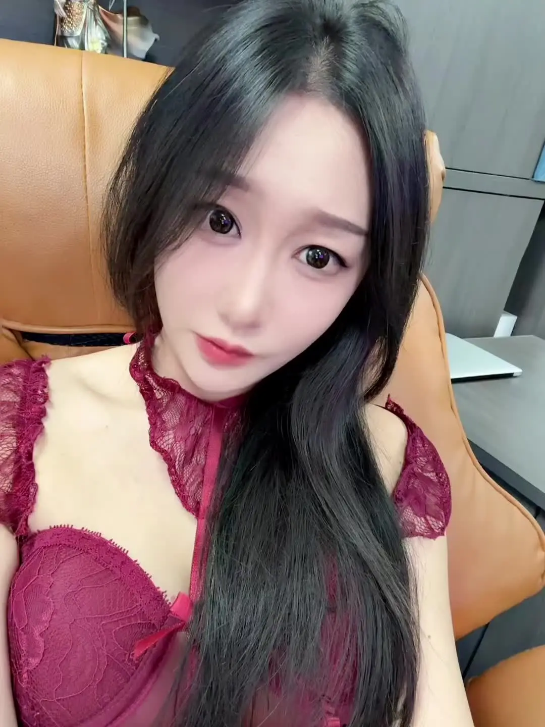 你又给哪个女的点赞了 你是想逼死我吗