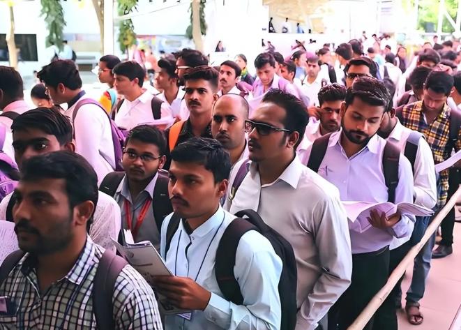 特朗普看透了莫迪，也看透了印度。印度人无节制的生育，然后向加拿大和美国移民，抢就