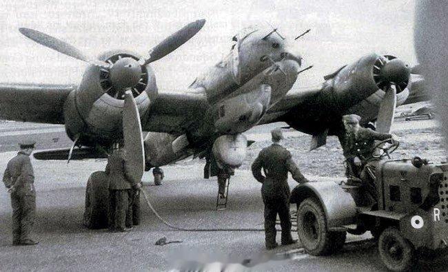 #兵器影像##照片中的历史[超话]# 1943 年 5 月 9 日，一架载有德国