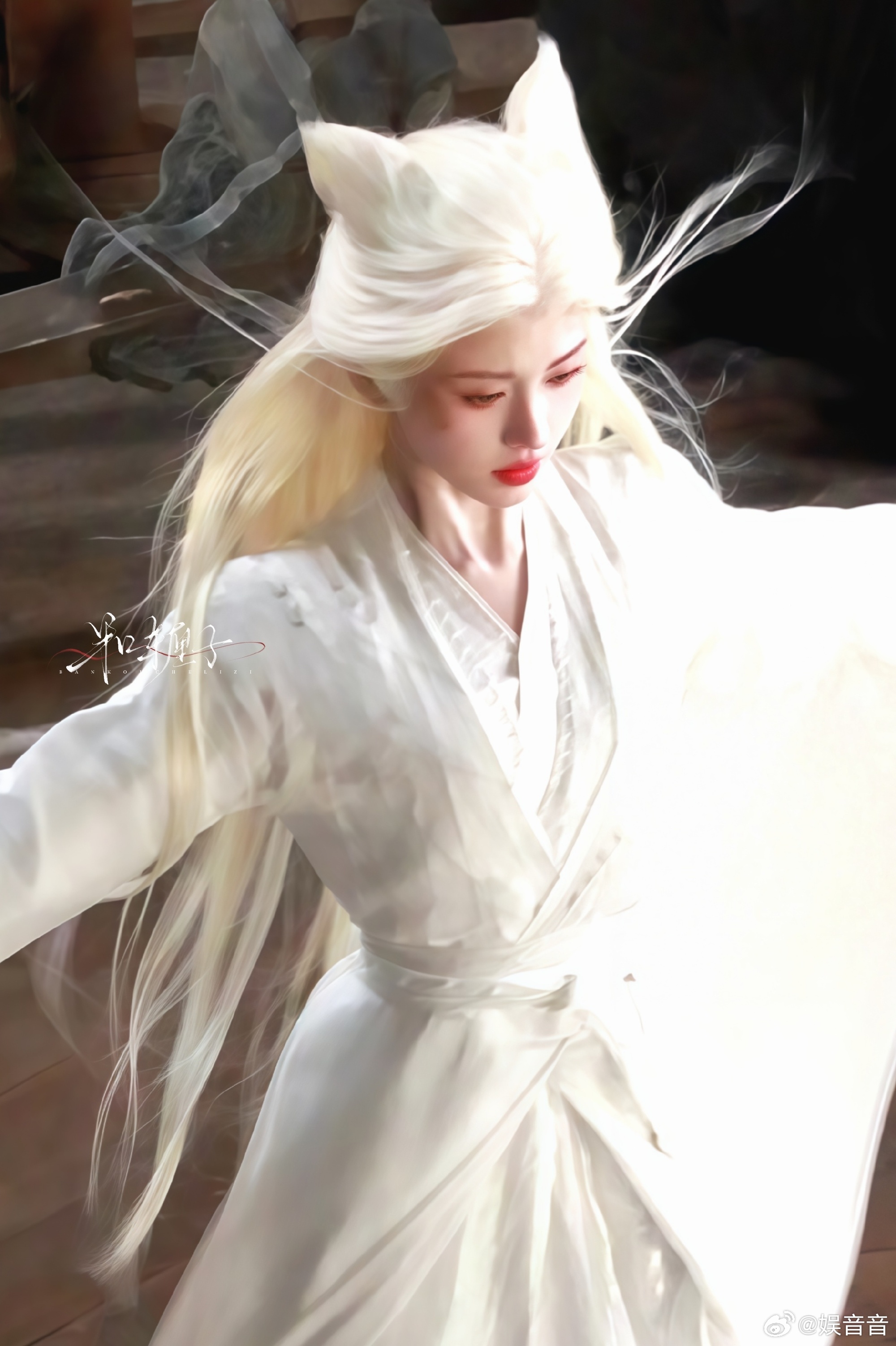 月鳞绮纪双狐神级镜头 这个双狐镜头的妆造堪称完美！从双狐的面部表情到身体姿态，每