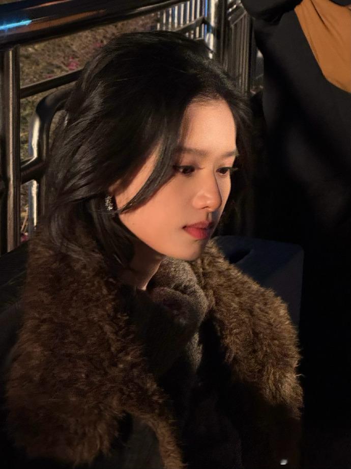 张婧仪冬日碎片文件夹 张婧仪任冬雪冬日碎片来了！感受到这个冬天的一些小快乐了呀，