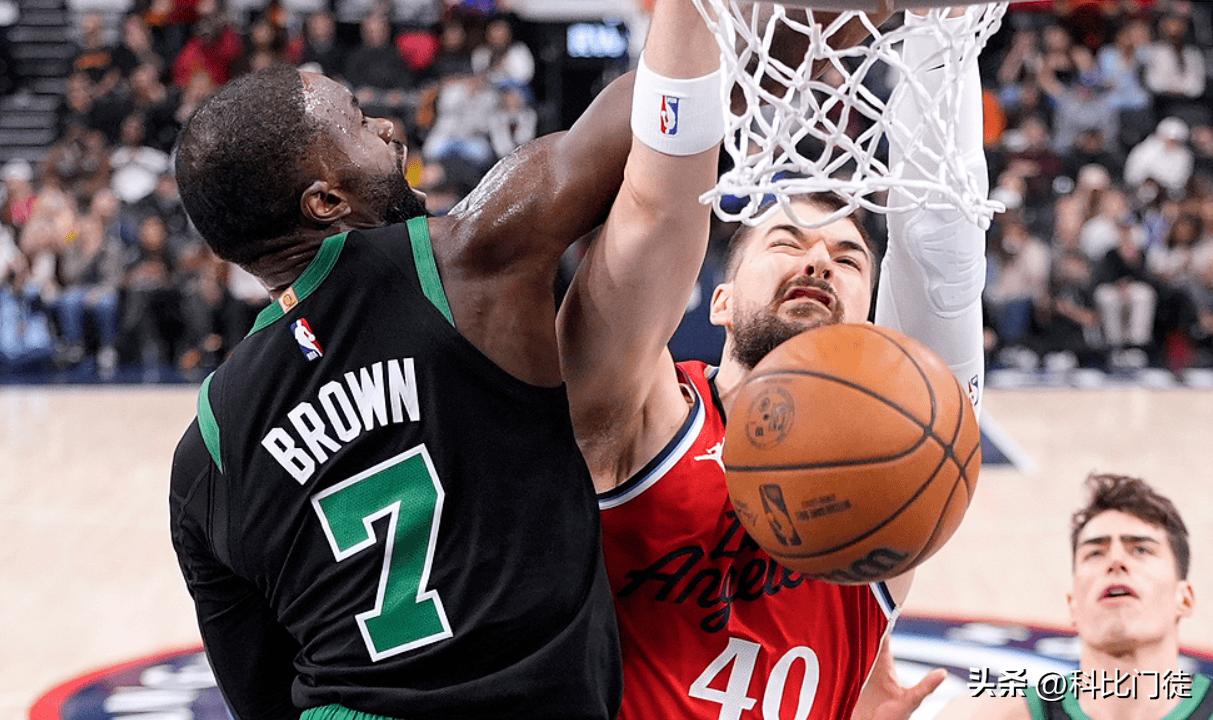 哈登跟祖巴捆绑的，因为动了哈登，祖巴才送走，快船其实很清楚祖巴必须绑定哈登，不然