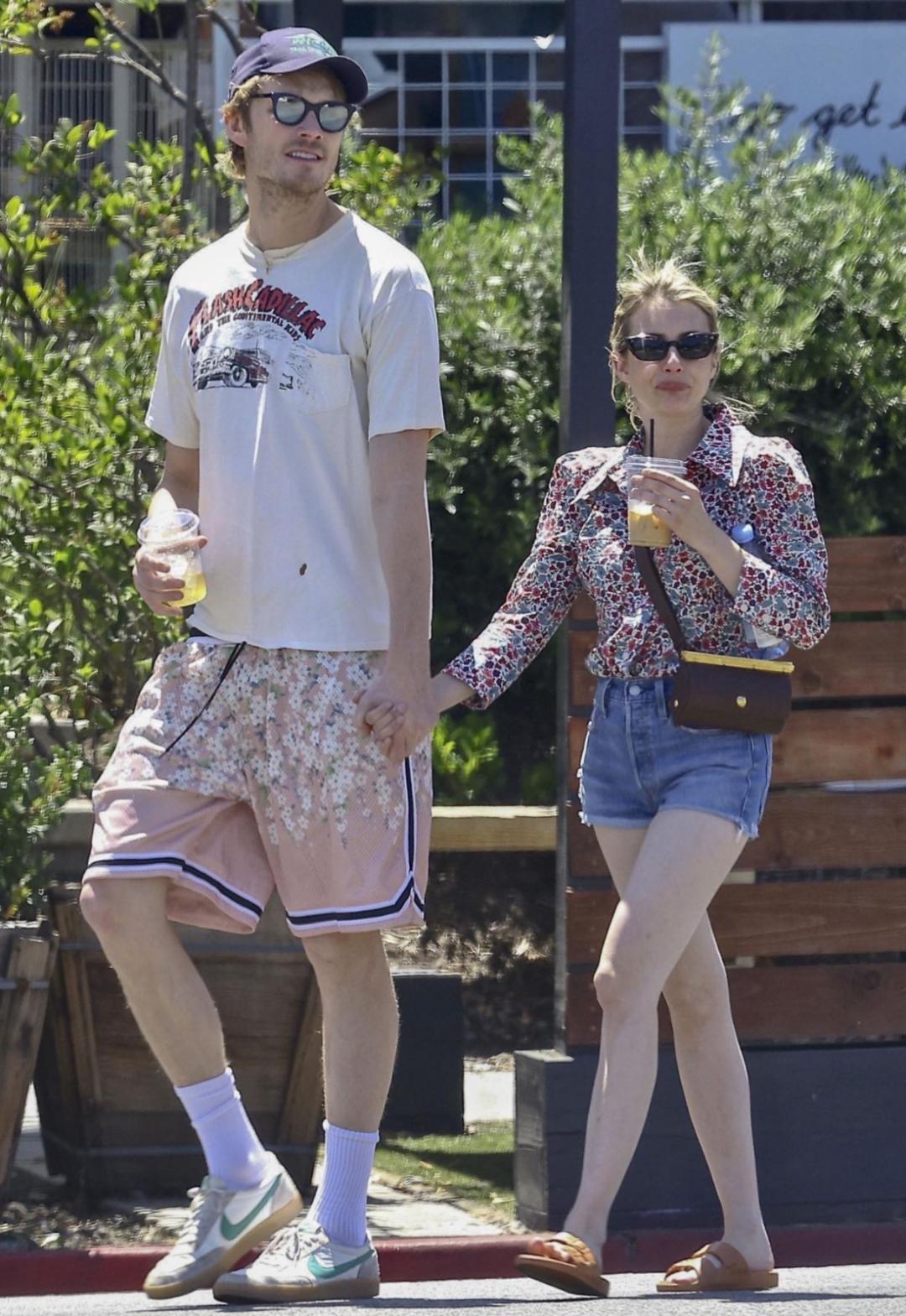 Emma Roberts（艾玛·罗伯特）有新男友了！
Cody John（科迪·