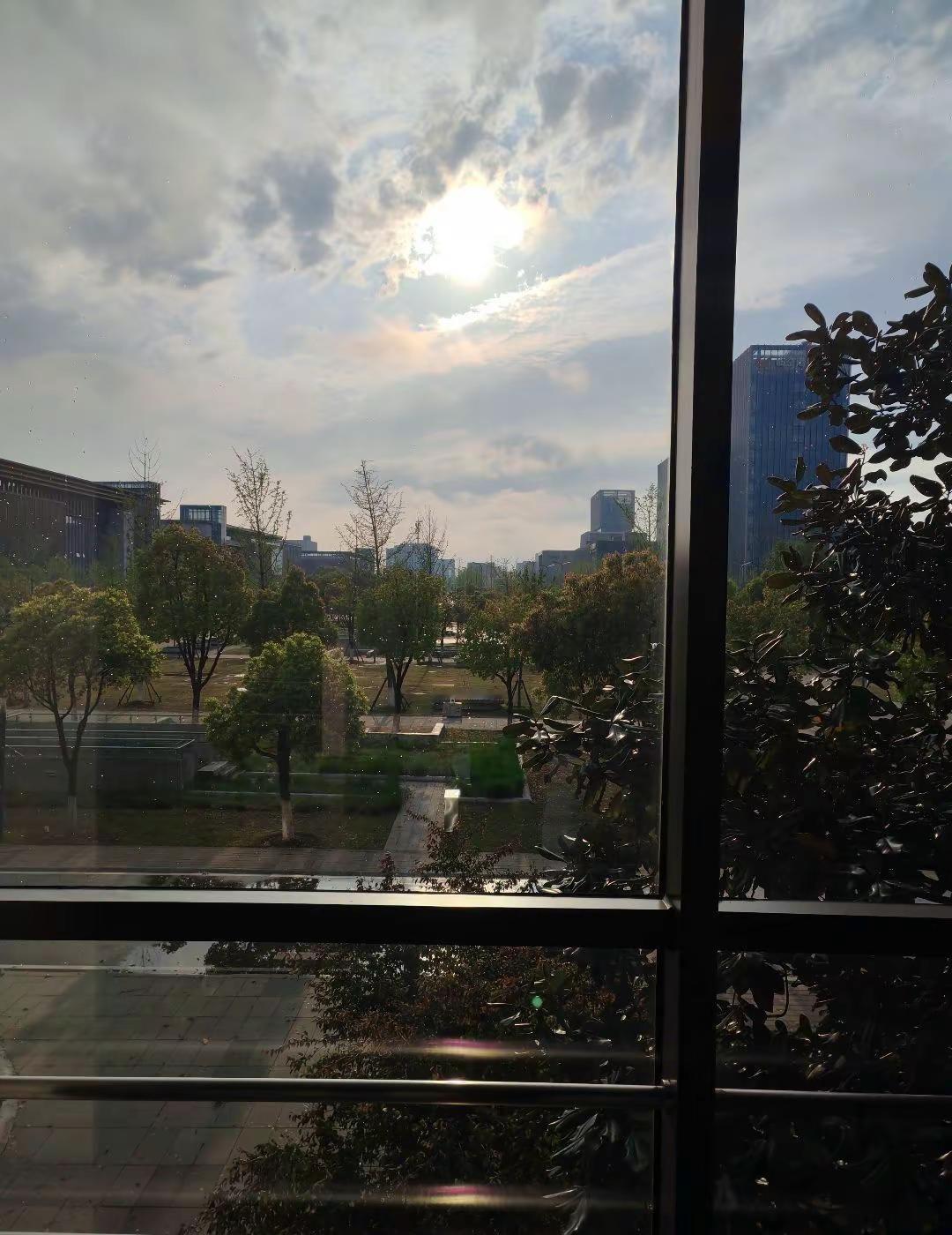 武汉雨过天晴！ 学院走廊 阳光 武汉暴雨