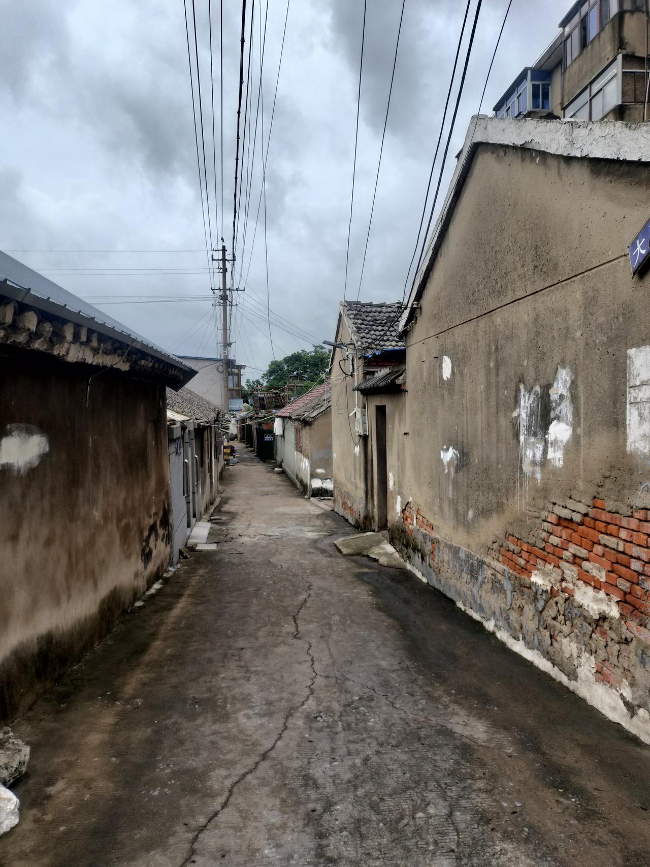 一条东西老巷一头运河一头闹市，宝应老土著猜猜地名
 
正文：漫步宝应老城区这条东