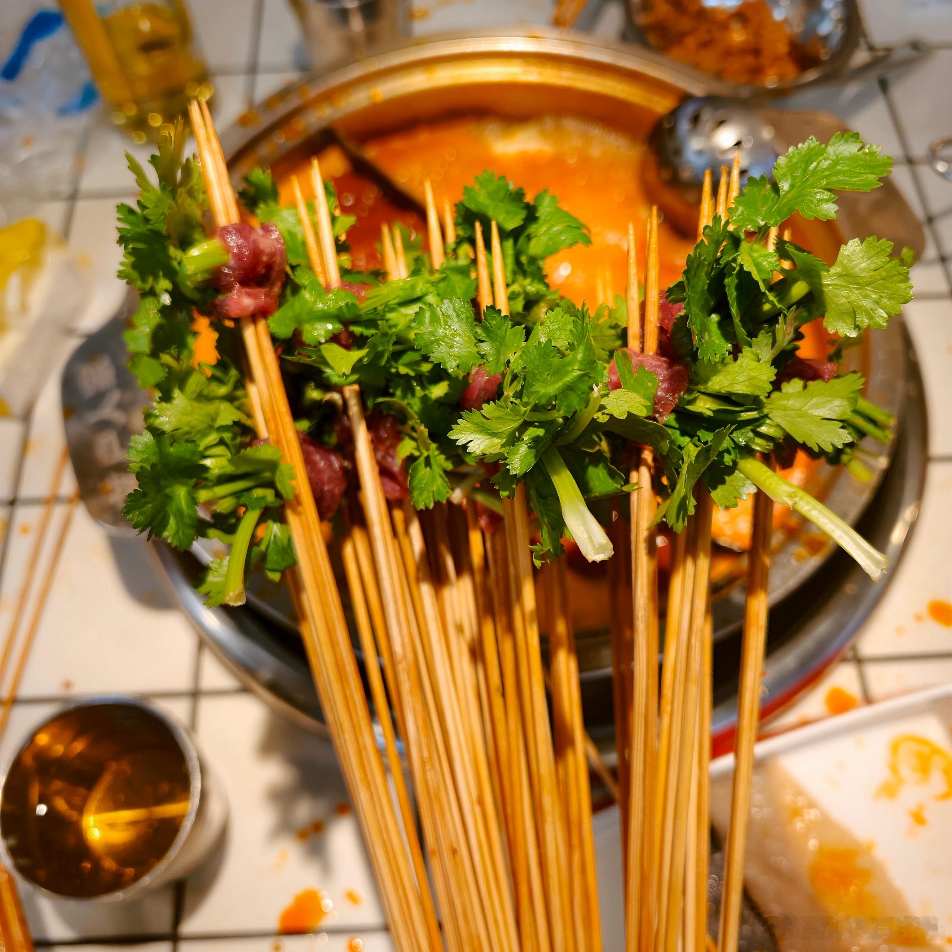 来成都肯定要吃上一顿串串啦 成都·龙户人家串串香(新街里店)