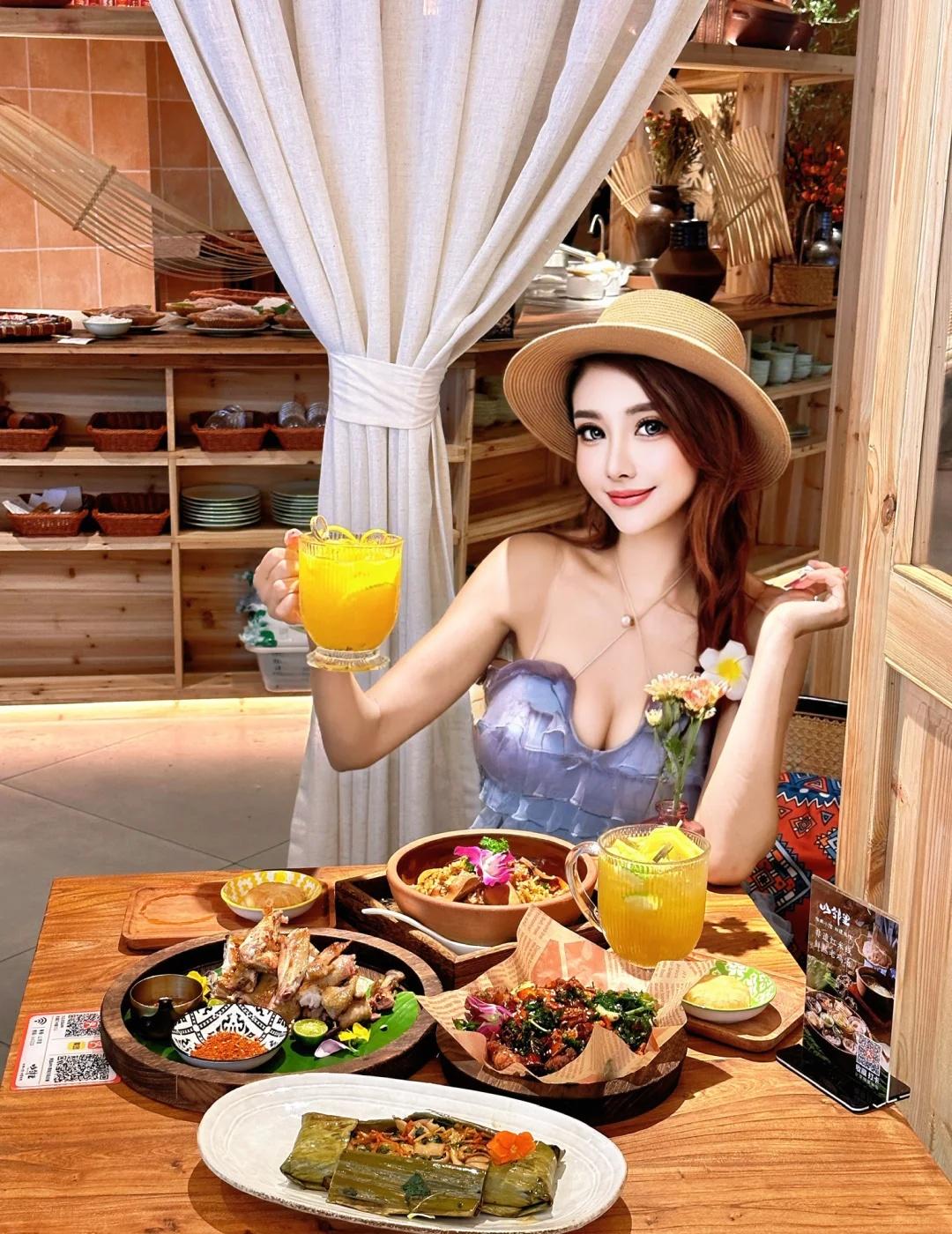 藏在四海城的“小云南”🌿非遗米线配傣味烧烤
周末跟姐妹在四海城逛街
被门口飘来