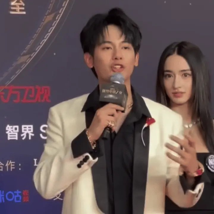 李宛妲好灵的眼睛哦 ​​​