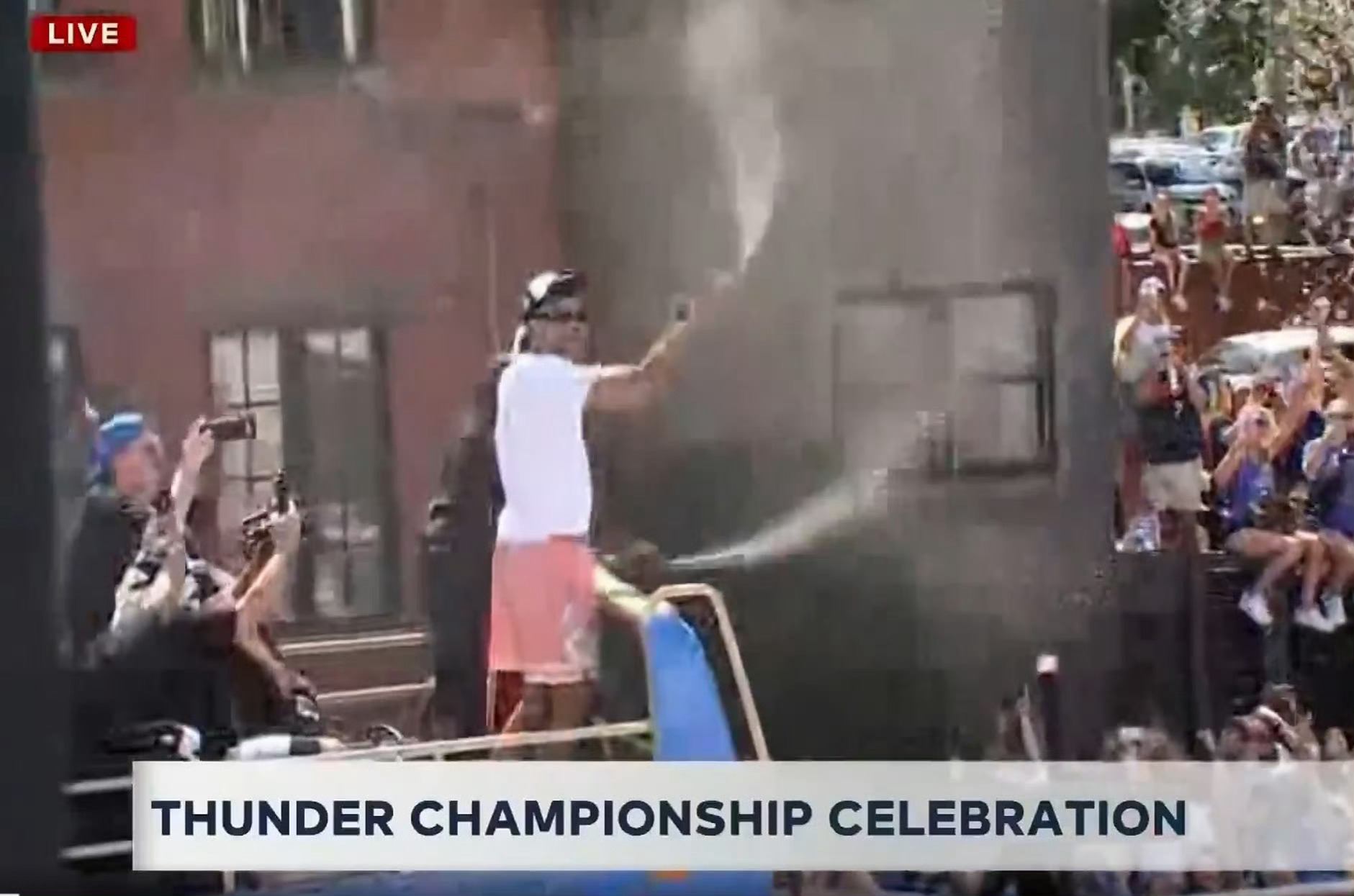 今晚熬吗？晚安大伙，晚安雷霆马刺战胜雷霆雷霆76人交易雷霆