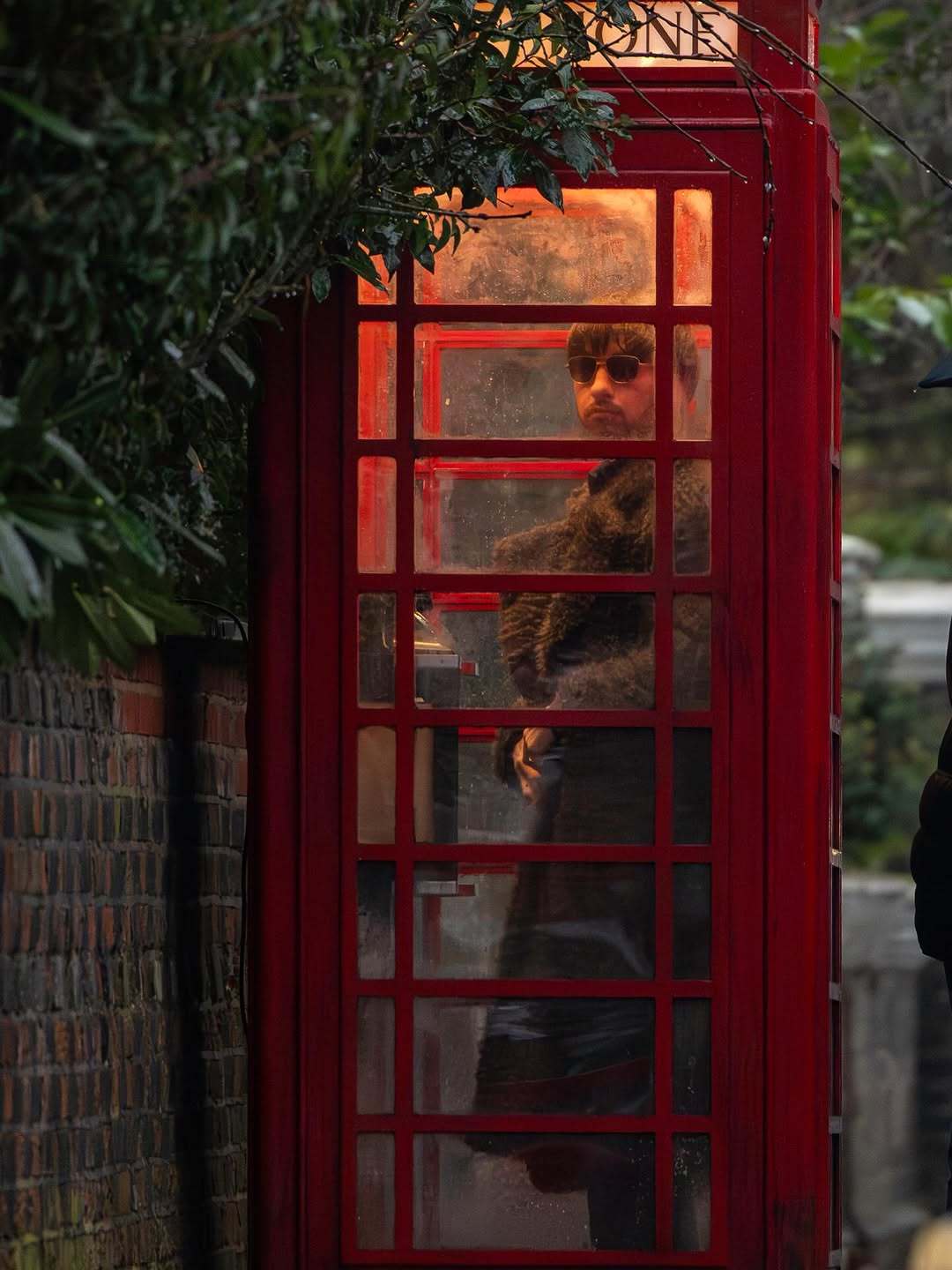 披头士乐队传记片，巴里·基奥恩扮演林戈·斯塔尔新路透，妆造还原不？春节档马上有戏