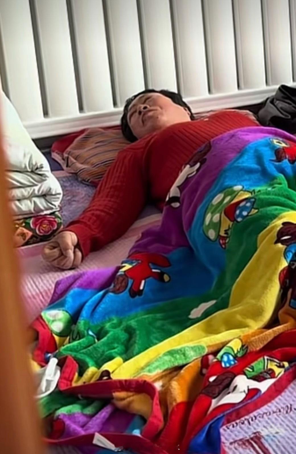 全网第一个装植物人的婆婆《装植物人的婆》《往死里整的家人》我丢 