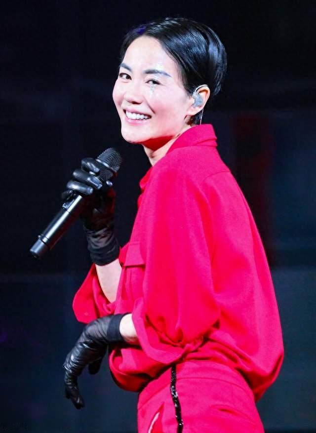 王菲，从来不解释