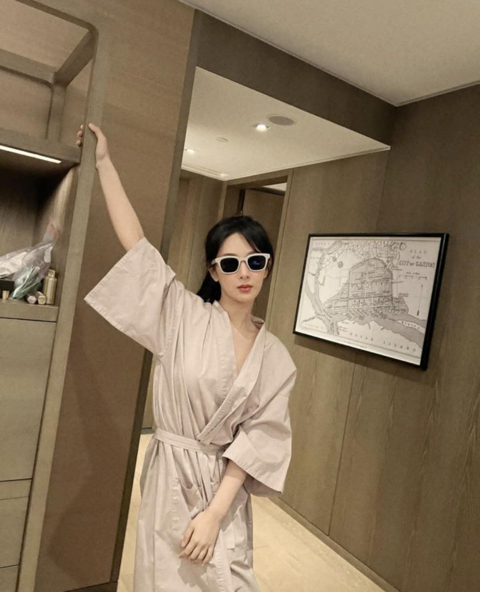  yz#杨紫要久久爱# 我觉得我是要鼓励自己的，因为现在一切都是自己努力换来的。